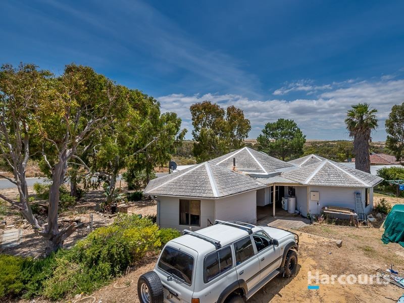16 Dhu Street, Guilderton WA 6041