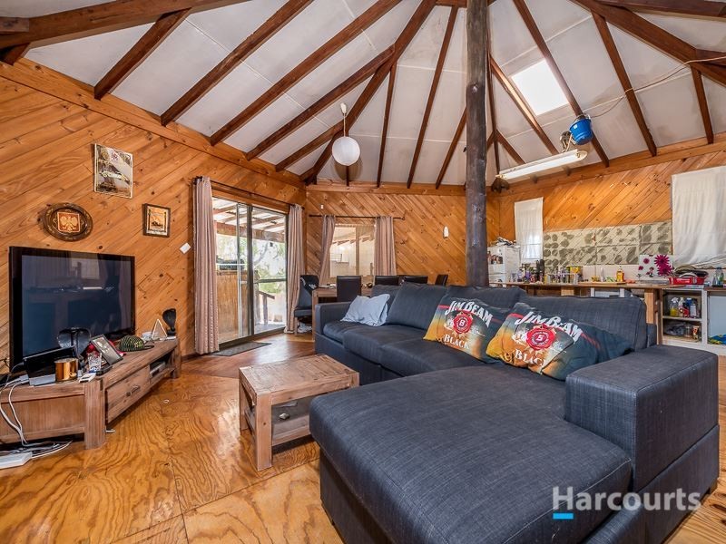 16 Dhu Street, Guilderton WA 6041