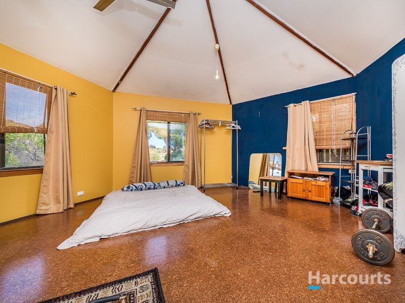 16 Dhu Street, Guilderton WA 6041