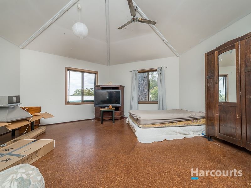 16 Dhu Street, Guilderton WA 6041