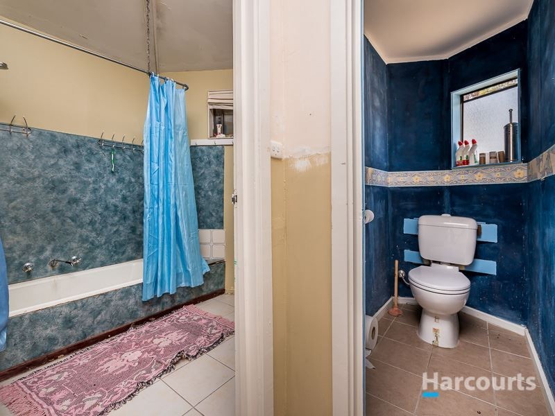 16 Dhu Street, Guilderton WA 6041