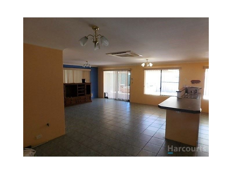 5 Mist Place, Banksia Grove WA 6031