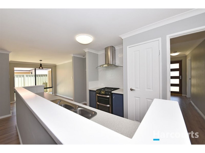 16 Pennine Pass, Merriwa WA 6030