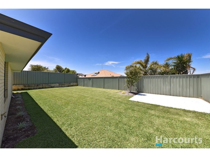 16 Pennine Pass, Merriwa WA 6030