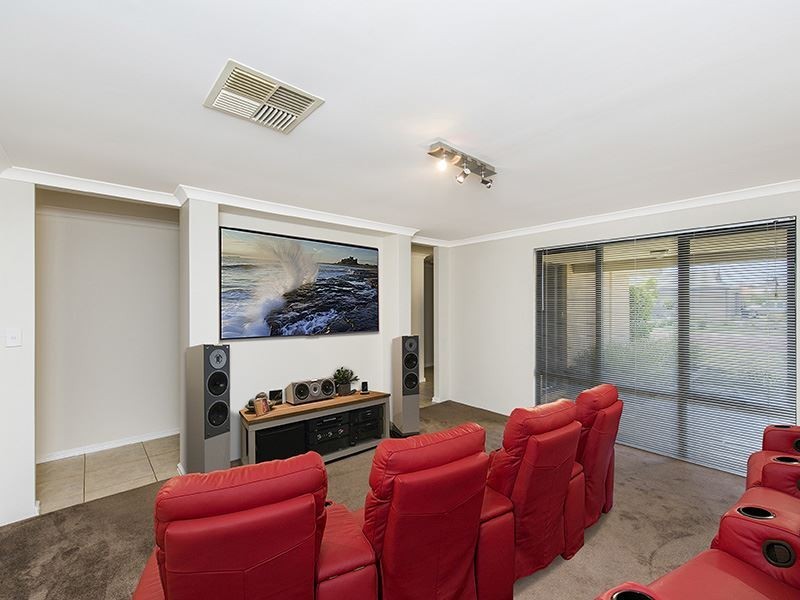 9 Kansas Lane, Hocking WA 6065