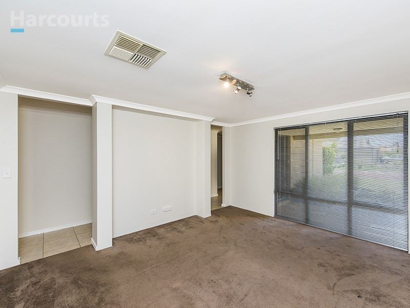 9 Kansas Lane, Hocking WA 6065