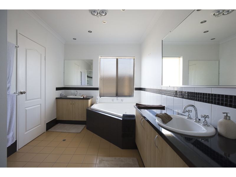 24 Dumaresq Loop, Quinns Rocks WA 6030