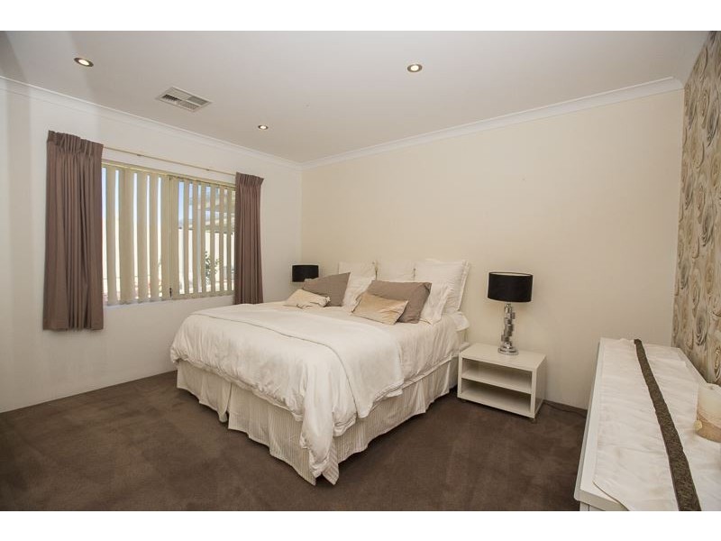 24 Dumaresq Loop, Quinns Rocks WA 6030