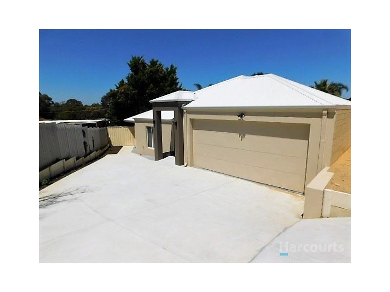 8 Gallop Close, Heathridge WA 6027