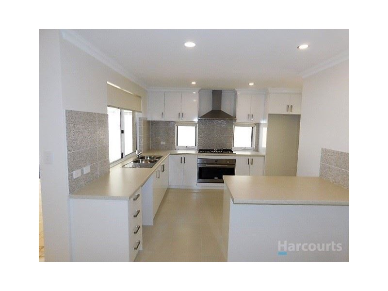 8 Gallop Close, Heathridge WA 6027