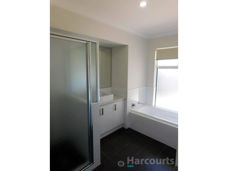 8 Gallop Close, Heathridge WA 6027