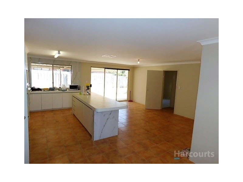 18 Rothesay Heights, Mindarie WA 6030