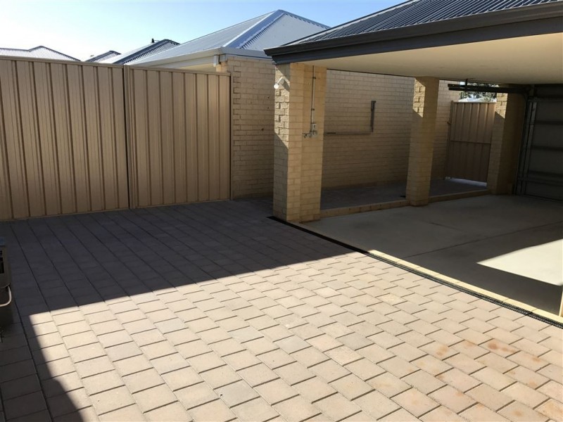 33 Hollyford Parade, Butler WA 6036