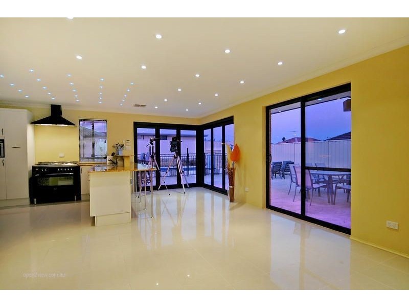 2 Kulana Way, Carramar WA 6031