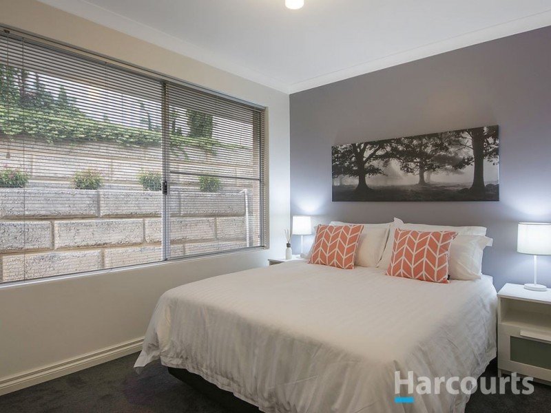 6 Tynron Way, Kinross WA 6028