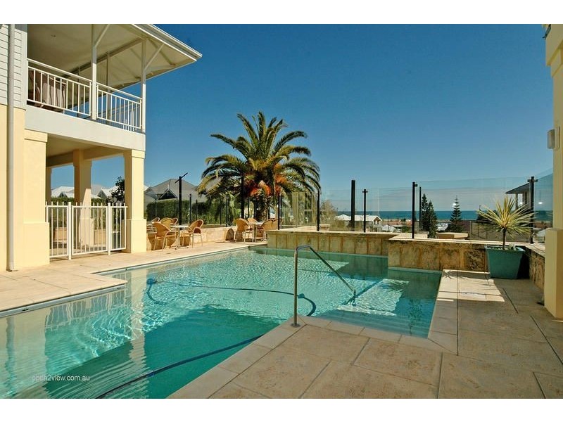 16 The Avenue, Mindarie WA 6030