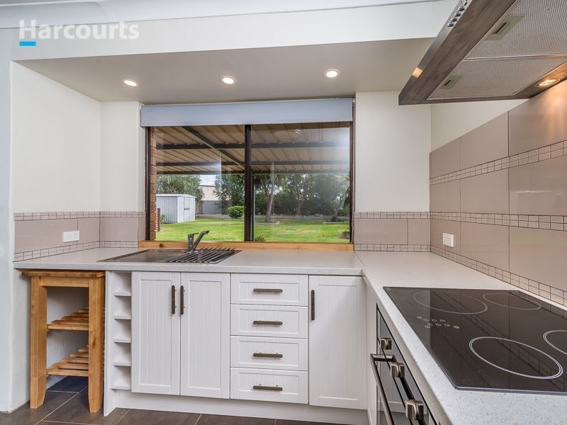 9 Redruth Court, Yanchep WA 6035