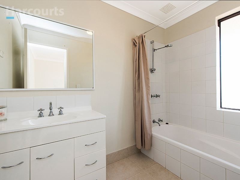 8 Gallop Close, Heathridge WA 6027