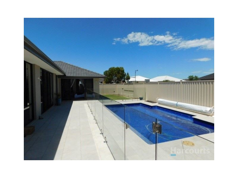45 Liriope Parkway, Sinagra WA 6065