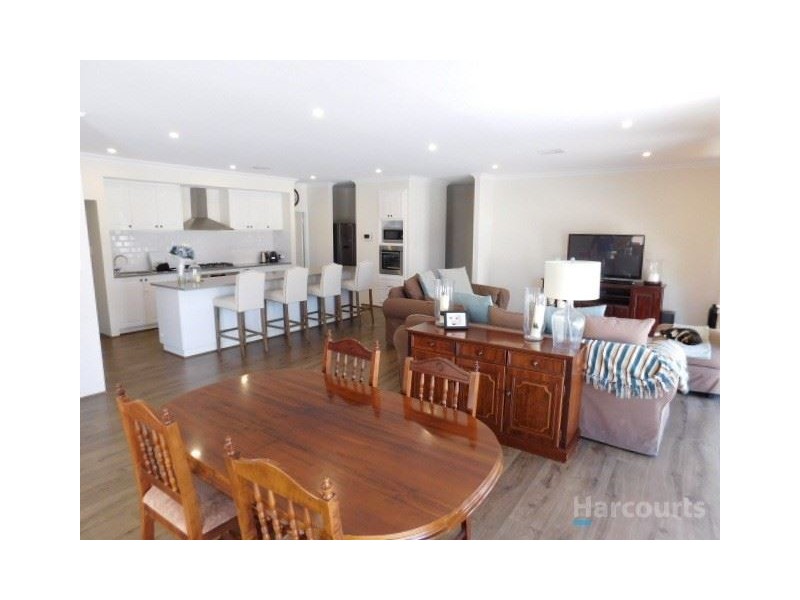 45 Liriope Parkway, Sinagra WA 6065