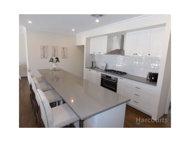 45 Liriope Parkway, Sinagra WA 6065