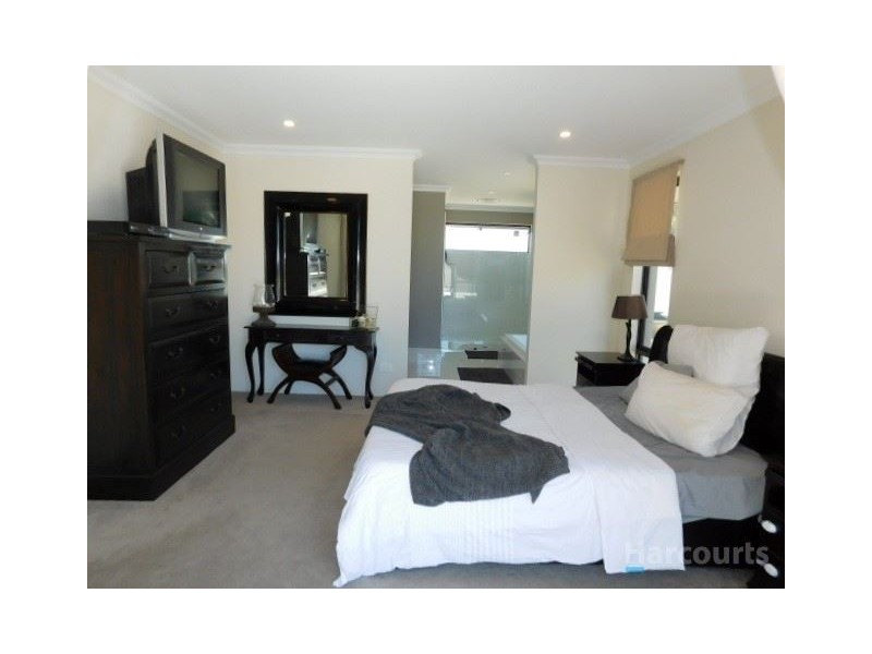 45 Liriope Parkway, Sinagra WA 6065