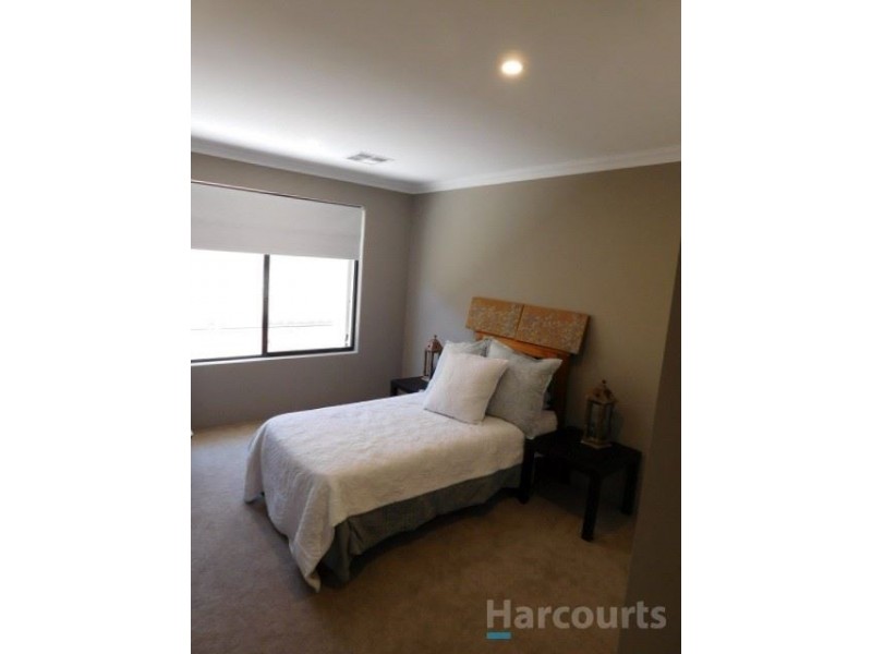 45 Liriope Parkway, Sinagra WA 6065