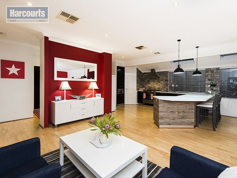 4 Chesterfield Avenue, Hocking WA 6065