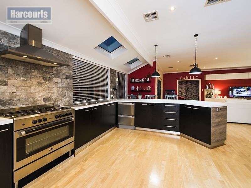 4 Chesterfield Avenue, Hocking WA 6065