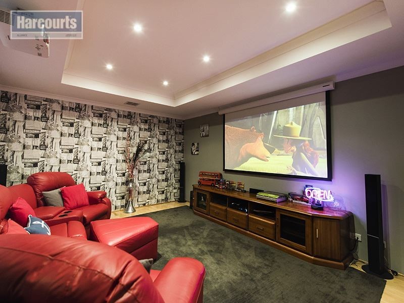 4 Chesterfield Avenue, Hocking WA 6065