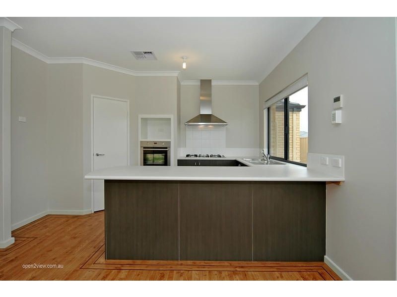 4 Paris Gardens, Hocking WA 6065