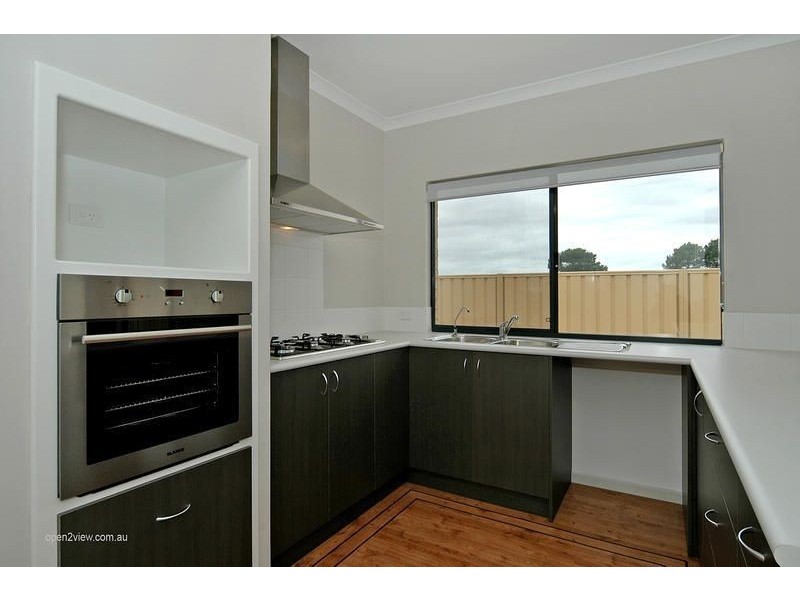 4 Paris Gardens, Hocking WA 6065