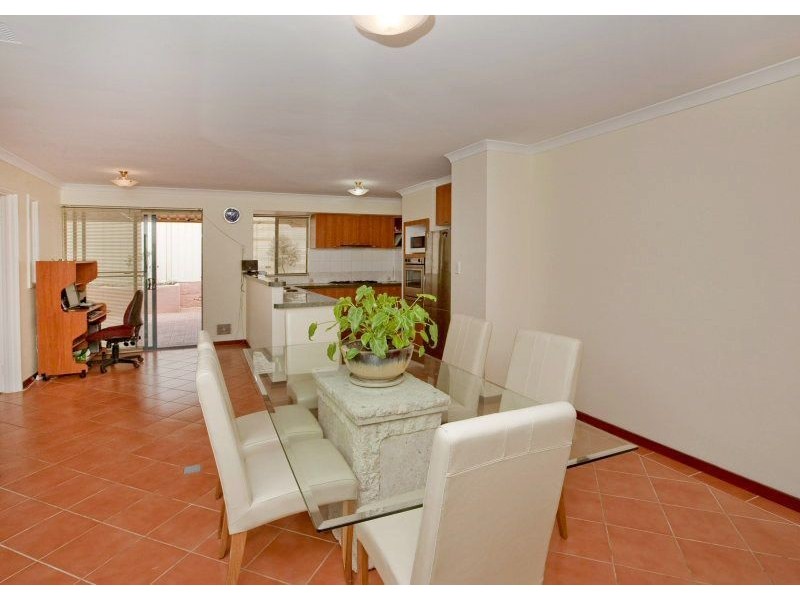 30 Annandale Circle, Kinross WA 6028