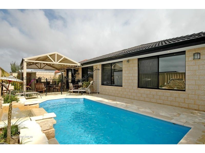 18 Raeburn Crescent, Landsdale WA 6065