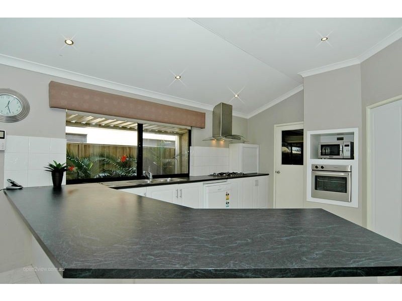 18 Raeburn Crescent, Landsdale WA 6065