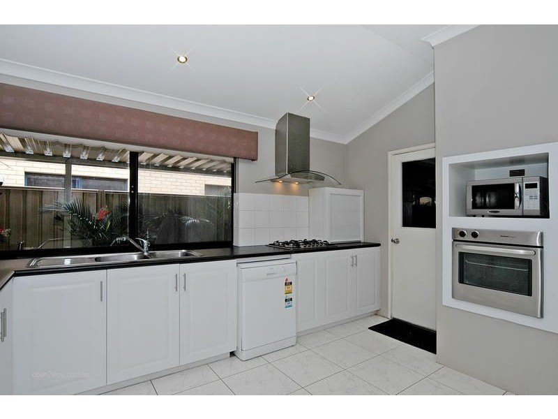 18 Raeburn Crescent, Landsdale WA 6065