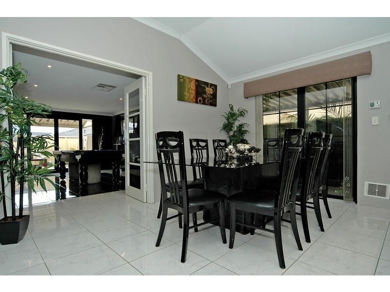 18 Raeburn Crescent, Landsdale WA 6065