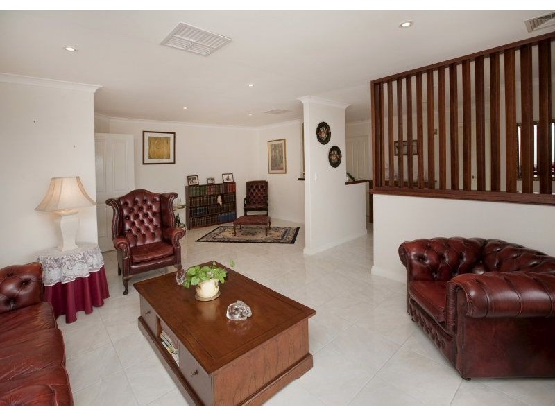 12 Rosneath Terrace, Kinross WA 6028