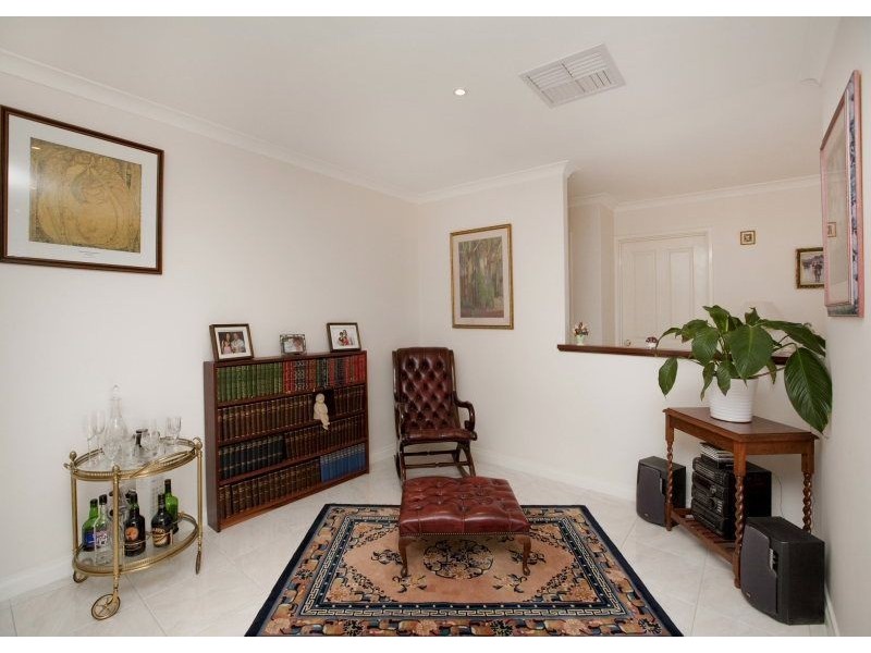 12 Rosneath Terrace, Kinross WA 6028