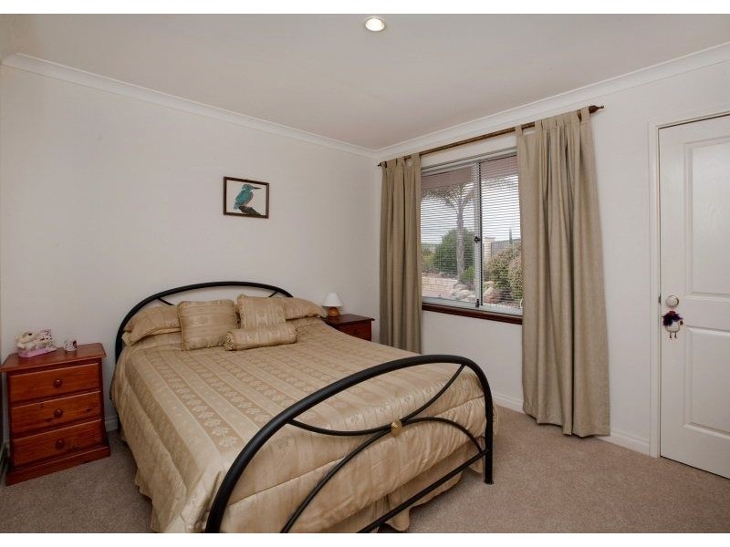 12 Rosneath Terrace, Kinross WA 6028