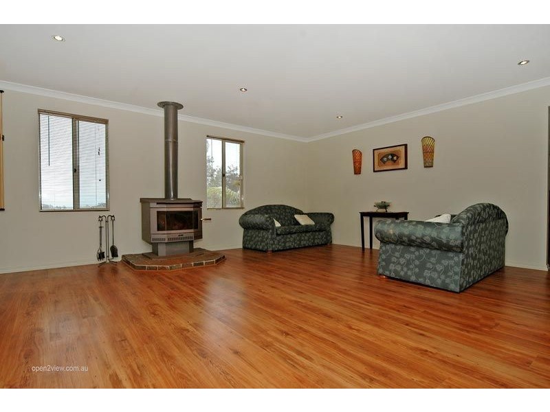 11 April Close, Bullsbrook WA 6084