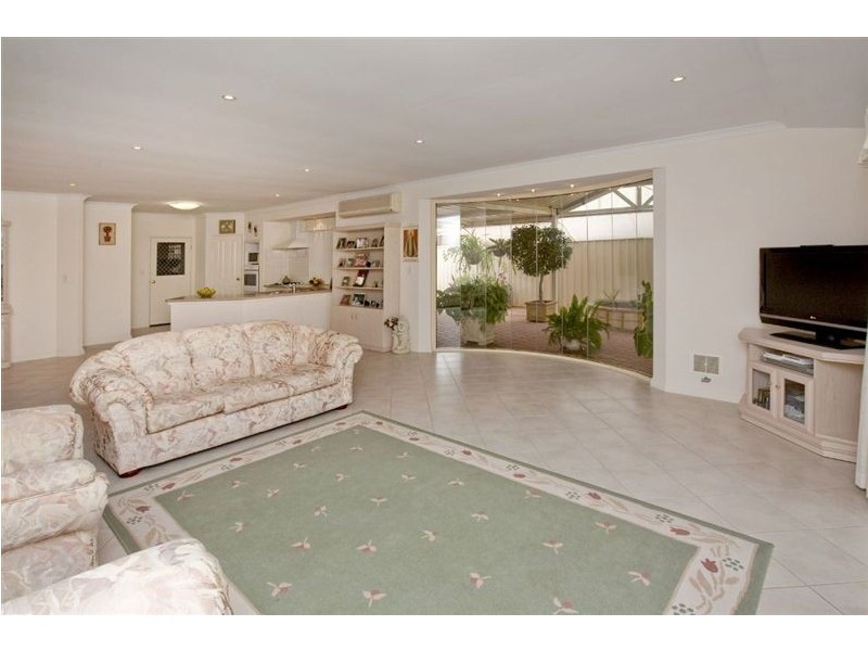 26 Blairgowie Heights, Kinross WA 6028