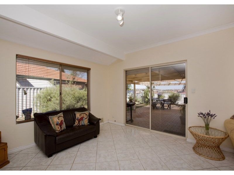 10 Glendevon Turn, Kinross WA 6028