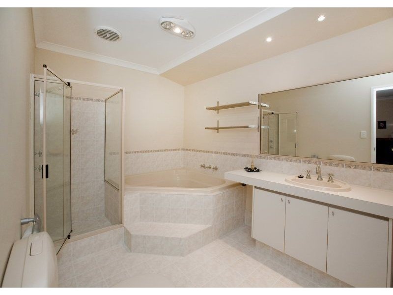 2 Culloch Way, Kinross WA 6028