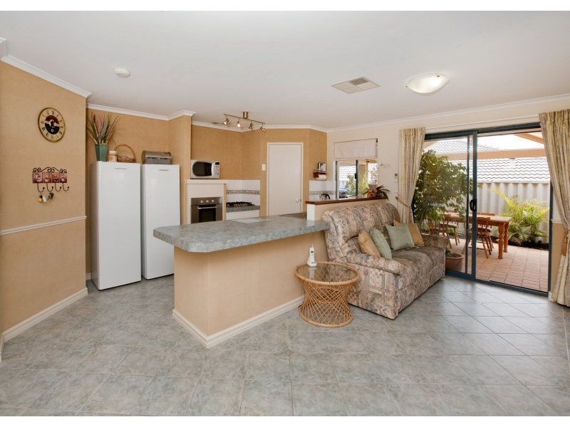 135 Roxburgh Circle, Kinross WA 6028