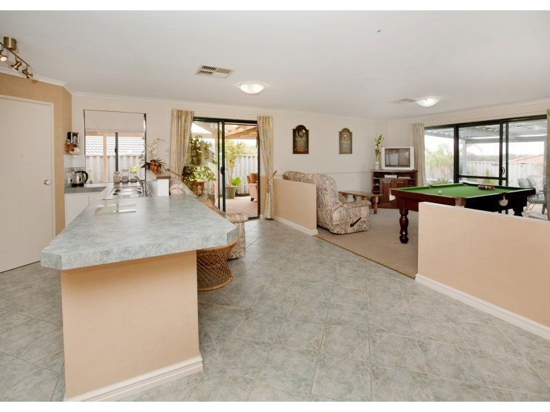 135 Roxburgh Circle, Kinross WA 6028