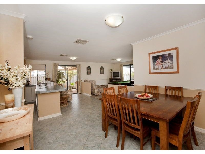 135 Roxburgh Circle, Kinross WA 6028