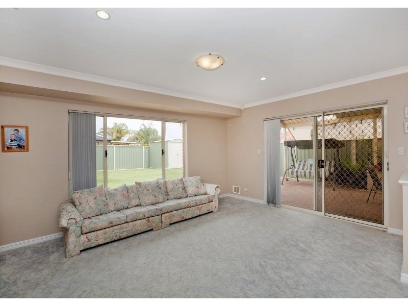 27 Craignish Loop, Kinross WA 6028