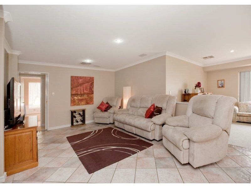 27 Craignish Loop, Kinross WA 6028