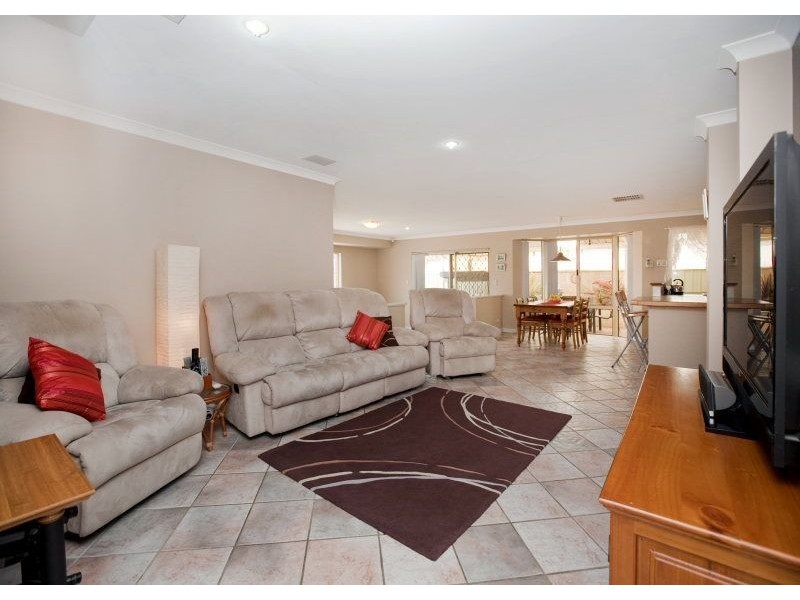 27 Craignish Loop, Kinross WA 6028